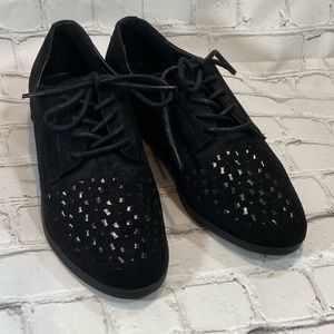 ATMOSPHERE Women's Black Faux Suede Lace Up Oxfords with Laser Cut Design-7